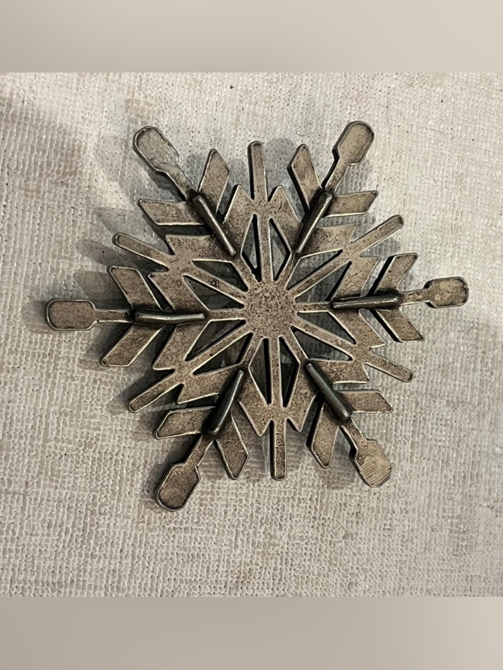 Vintage pewter Snowflake Brooch. GUC!